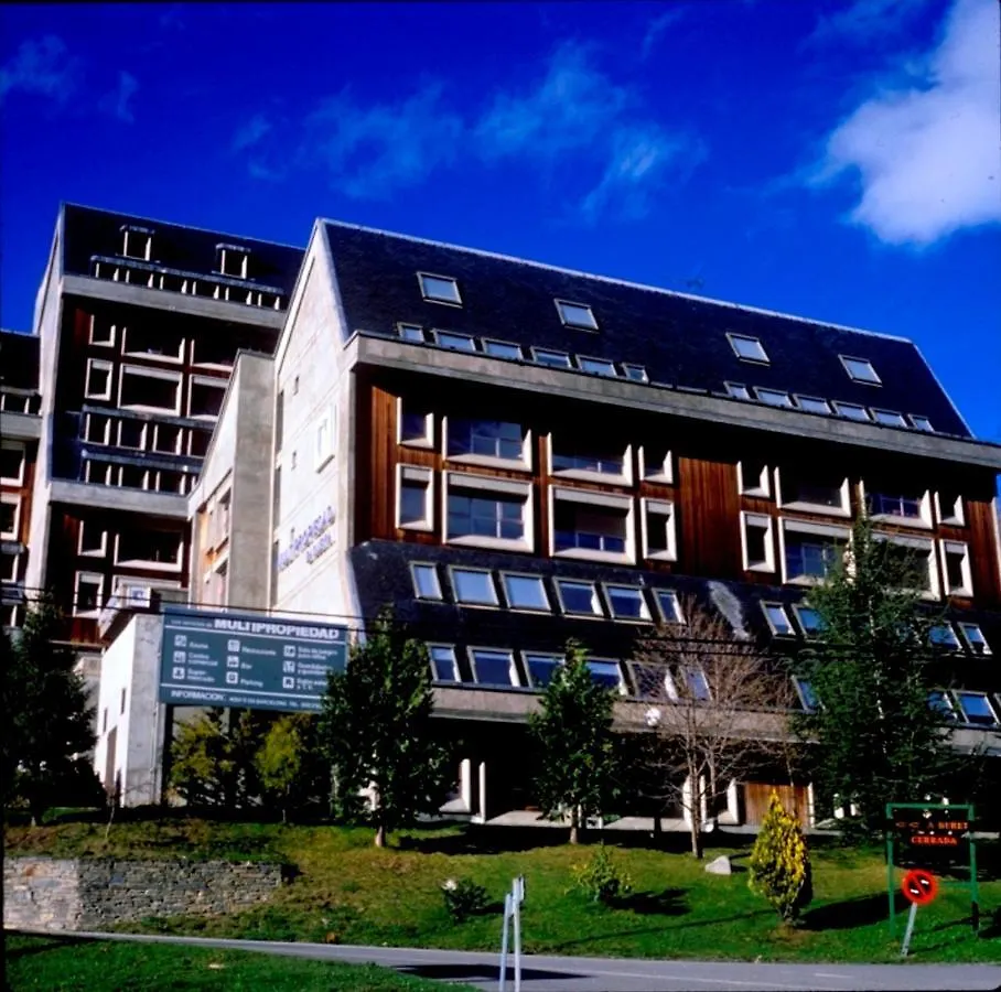 Apartamentos Multibaqueira Baqueira Beret 4*,  Spain